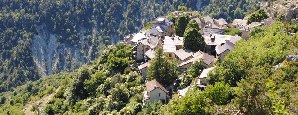 BLOTTIE CONTRE LE ROCHER, 
SOUDEE PAR LA CHALEUR HUMAINE !